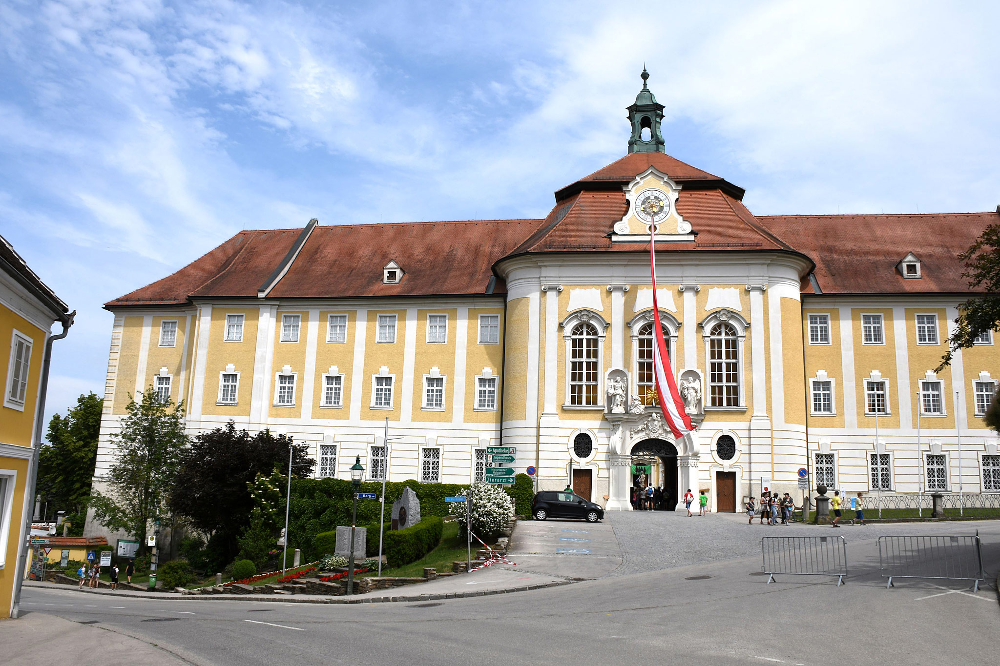 Stift Seitenstetten (Photo license: CC BY 2.0)